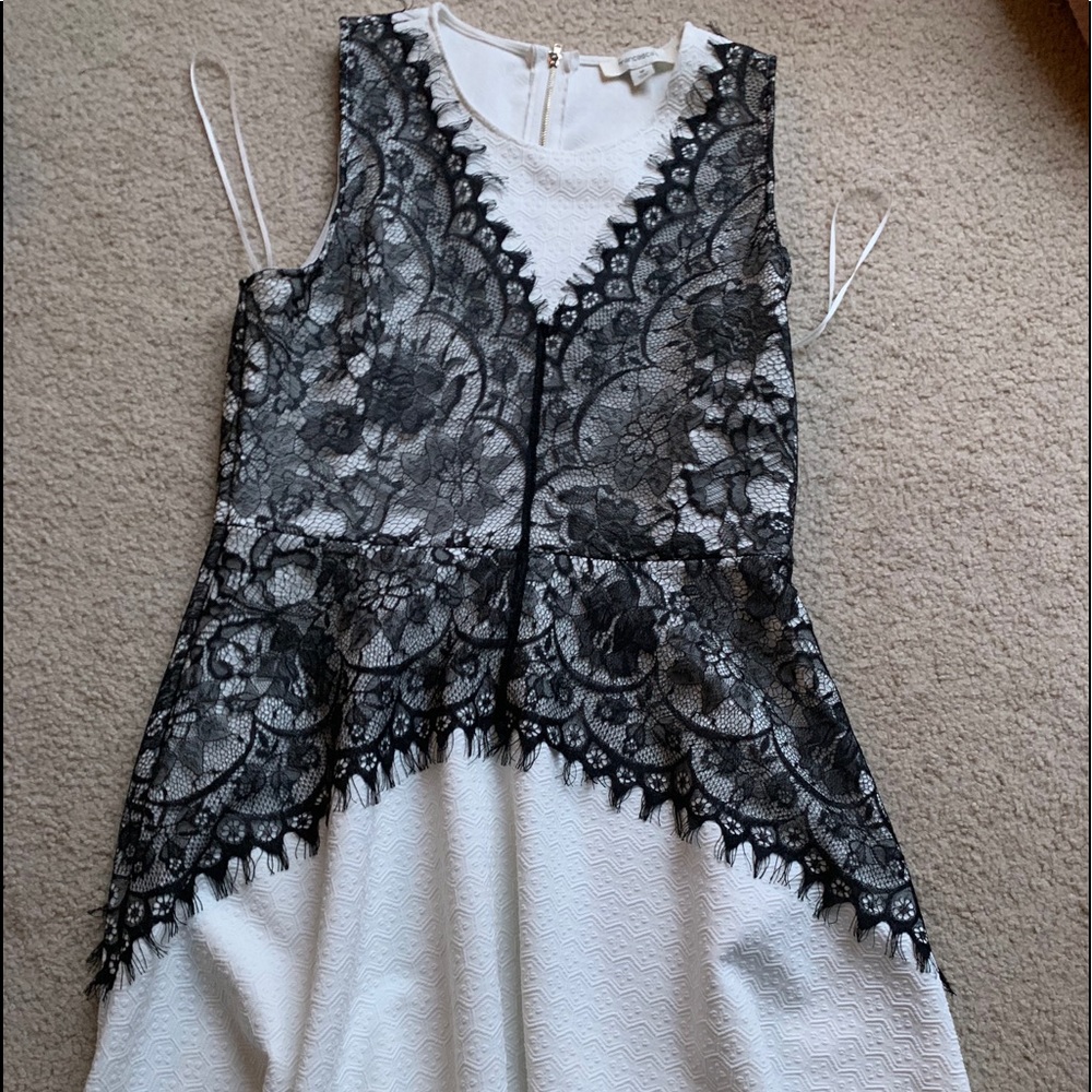 FRANCESCA’S lacey dress